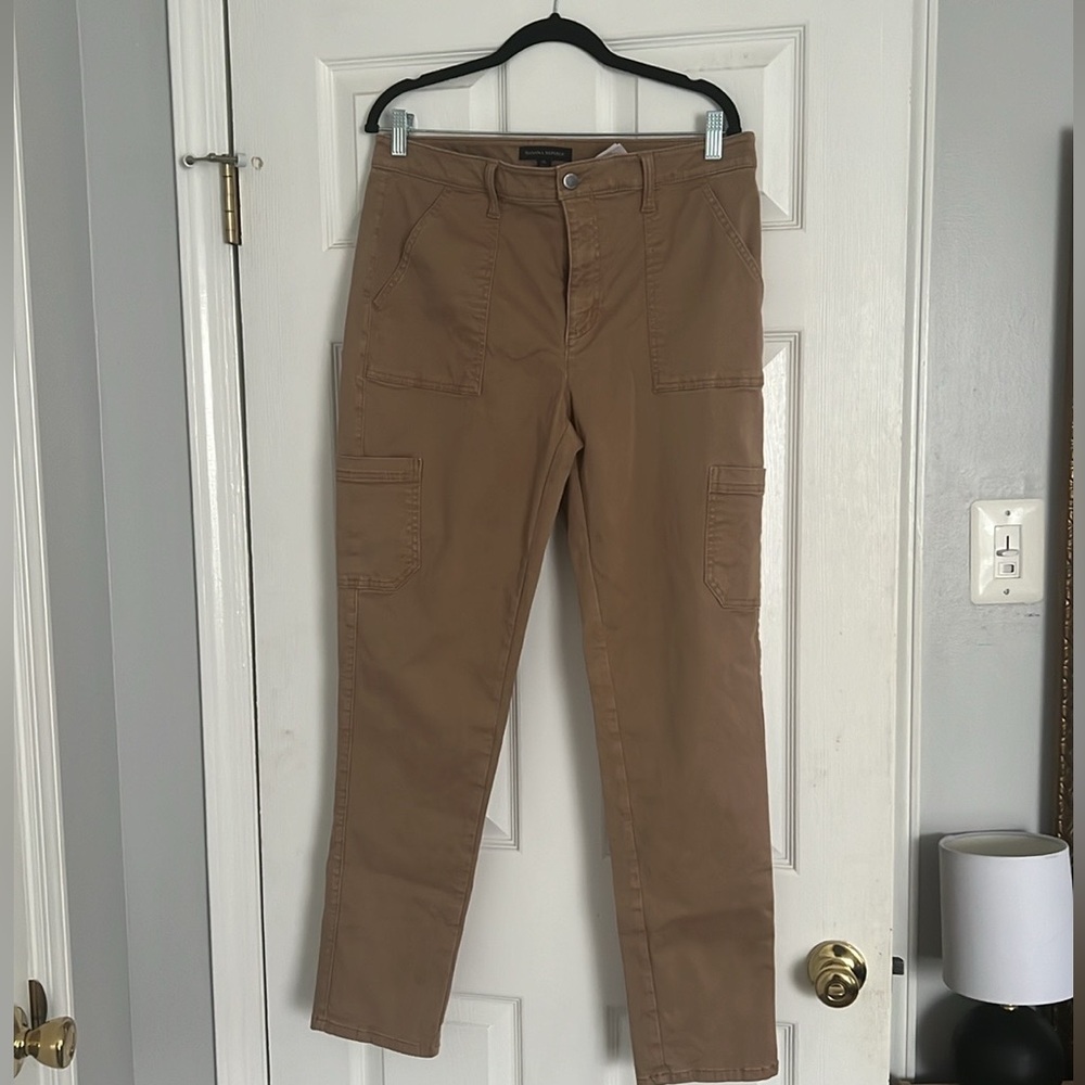 Banana Republic tan slim cargo pants 12L. Worn once.
